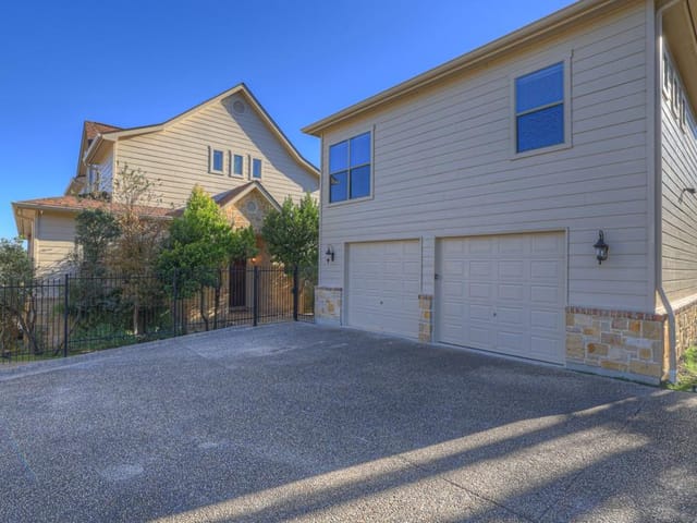 1745  Lakeside Dr W