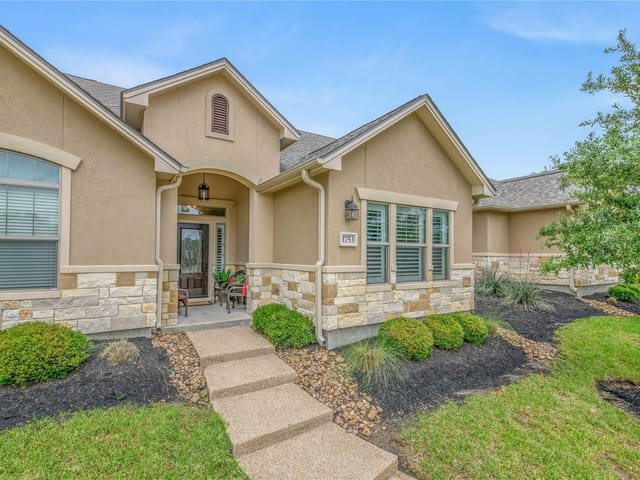 1753 Summit Crossing Ln