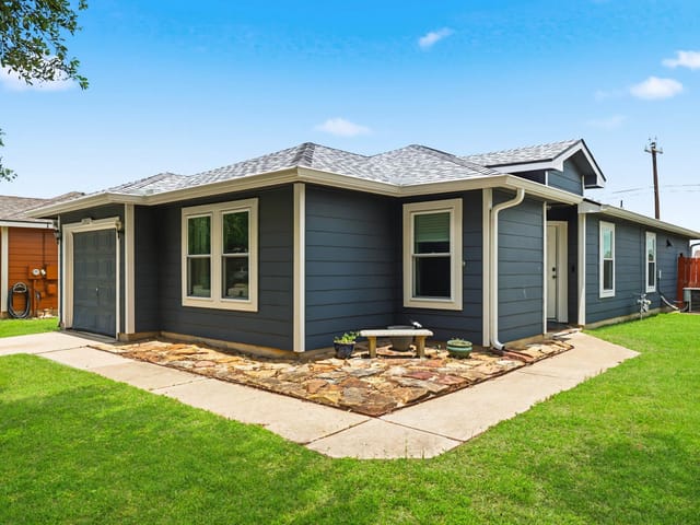 17912 Honey Locust LN