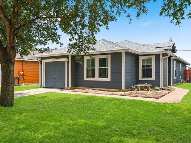 17912 Honey Locust LN