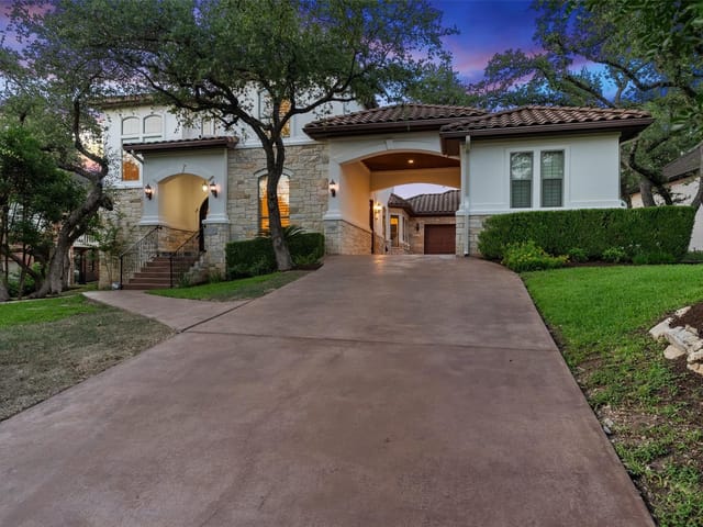 18 Hedgebrook WAY - front exterior - Luxury home in Hills Of Lakeway Phs 9, The Hills, TX