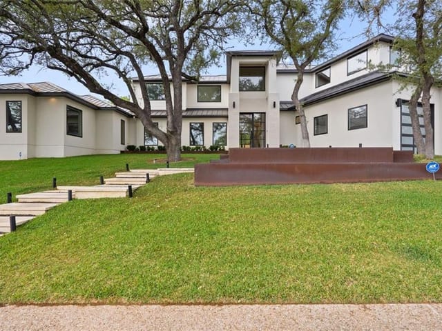 1800 Bay Hill DR