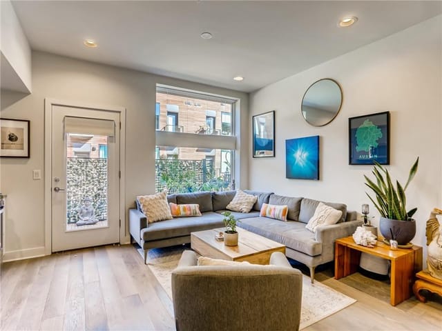 1800 E 4th St Unit #208