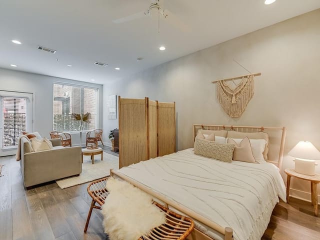 1800 E 4th St Unit #219