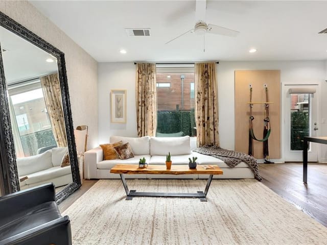 1800 E 4th St Unit #220