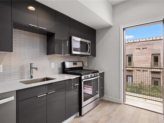 1800 E 4th St Unit #323