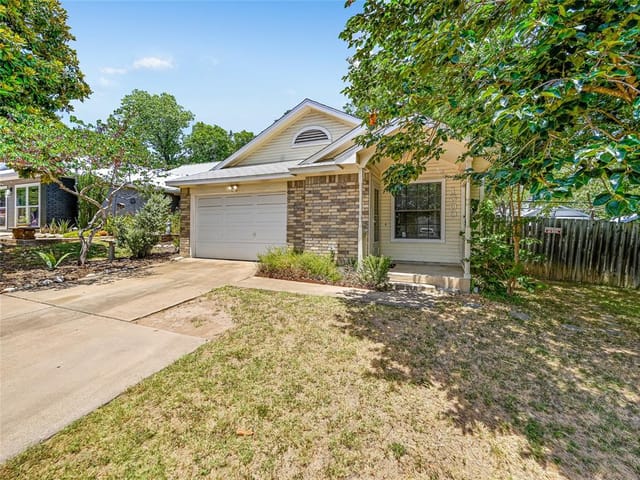 1800 Heatherglen Ln