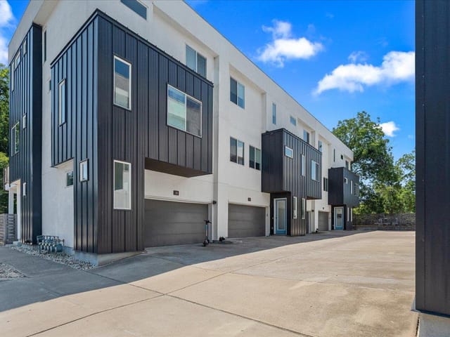 1801 E 2nd ST Unit #8