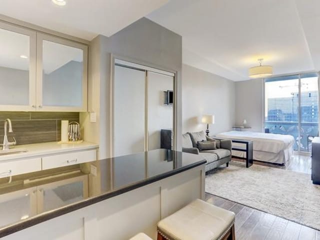 1801 Lavaca St Unit #9H