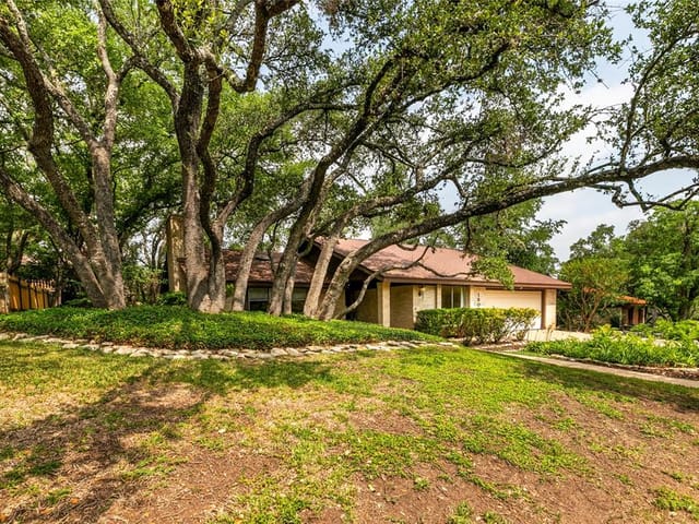 1802 Brookhaven Dr