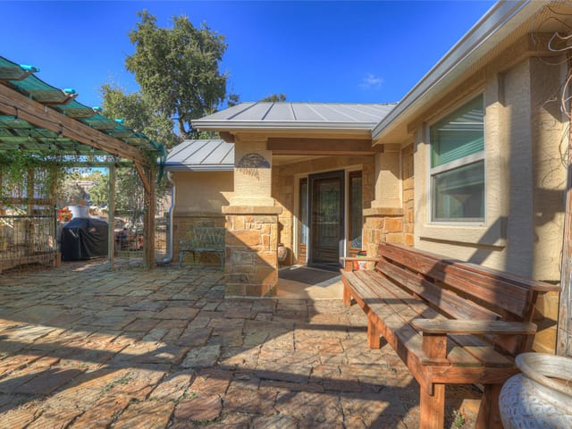 1802 Cattail Dr
