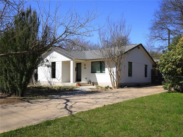 1802 E 38 1/2 St