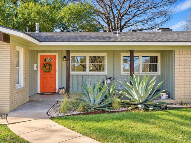 1802 Hutto RD