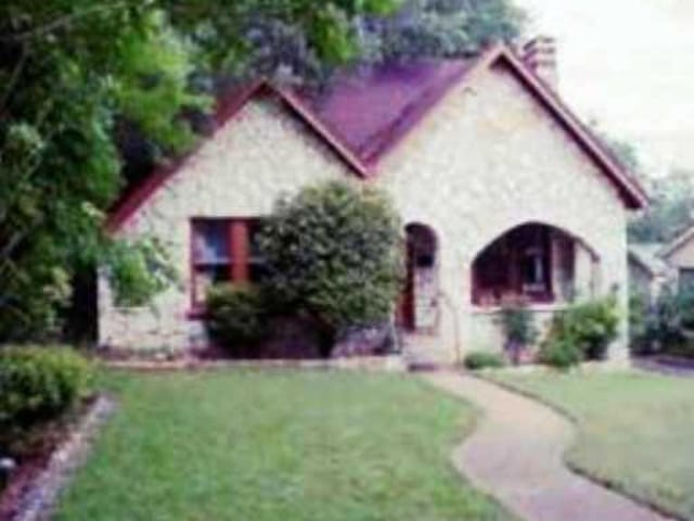 1802 TRAVIS HEIGHTS Blvd