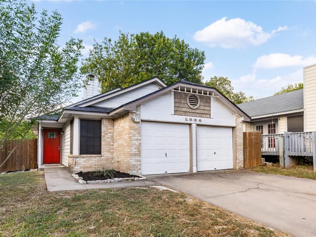 1803 Heatherglen LN