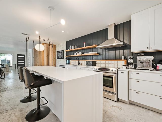 1803 Polo RD