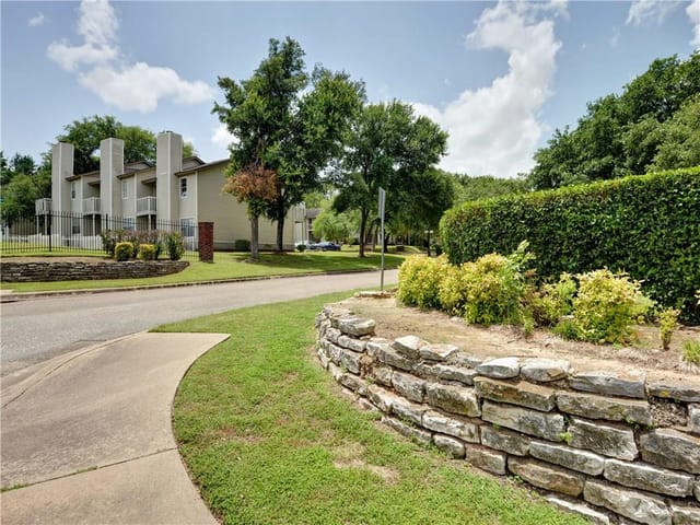 1803 River Crossing Cir Unit #D