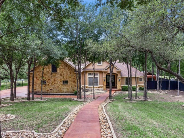 1804 Brushy Bend DR
