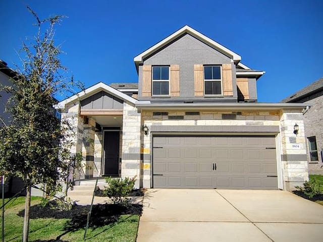 1804  Spring Mountain Cv