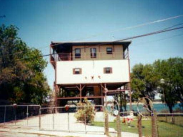 1805 GRAVEYARD POINT DR
