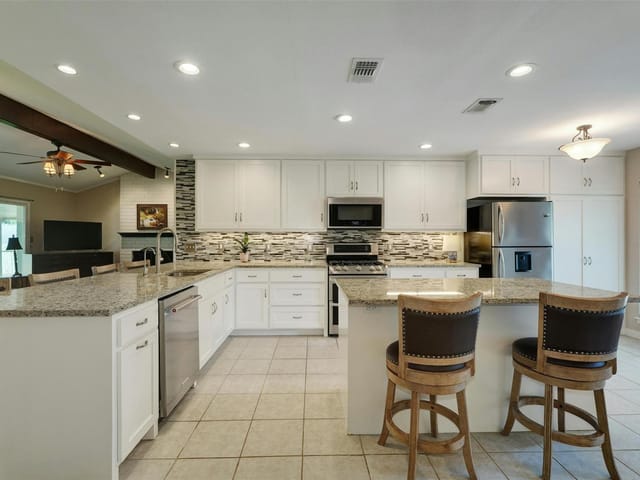 1805 PALMWOOD Cv