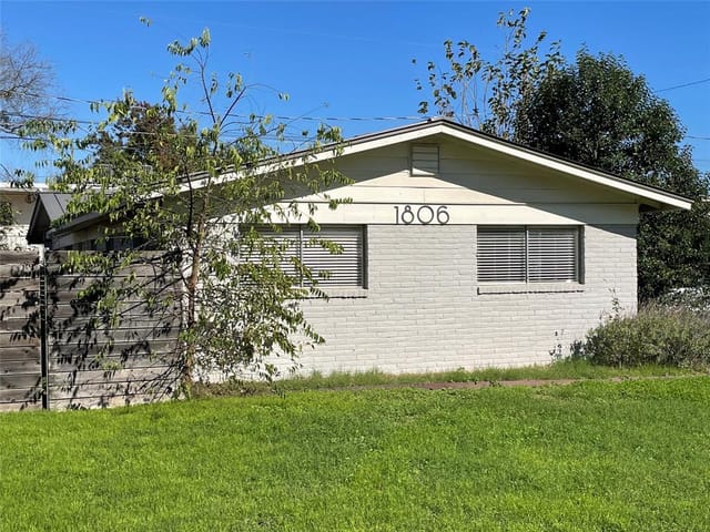 1806 Blue Crest DR Unit #A