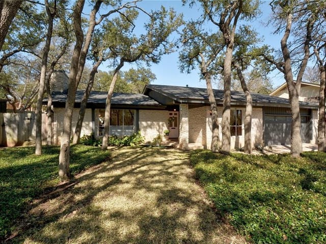 1806 Brookhaven Dr