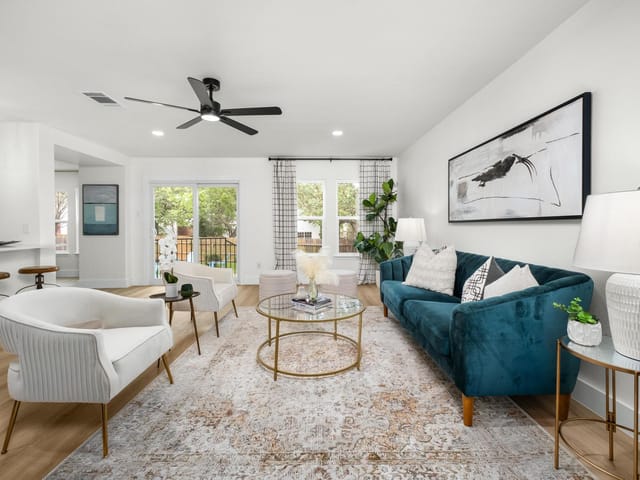 1806 Carriage Club Dr