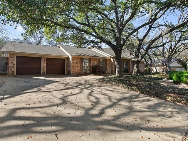 1806 Cresthaven Dr