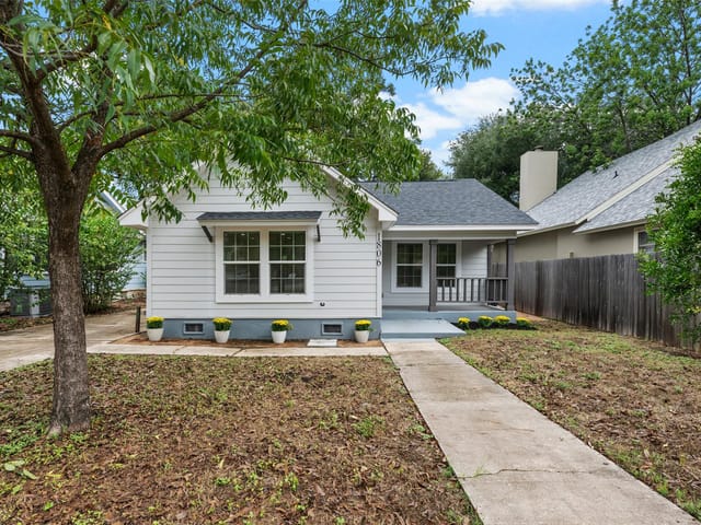 1806 Mohle DR - property photo 1 - Luxury home in Austin, TX