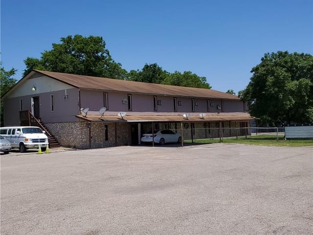 1806 Montopolis Dr
