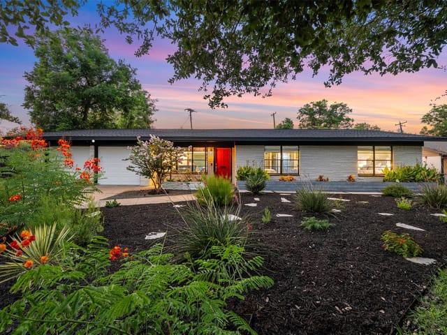 1806 Rogge Ln