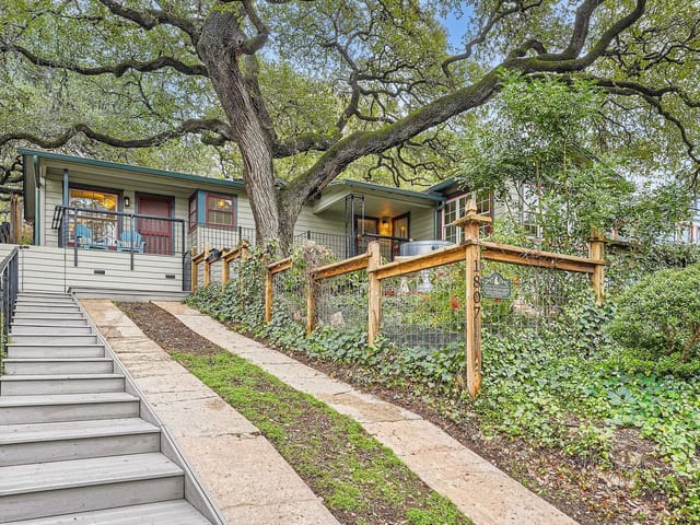 1807 Alameda DR