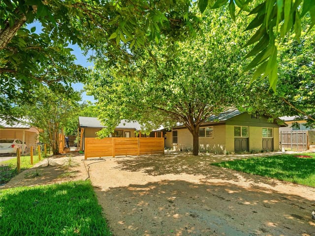 1807 Blue Crest DR Unit #B