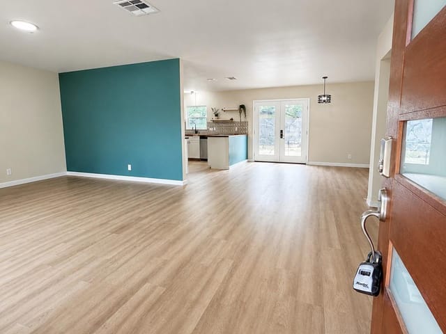 1807 Corona DR