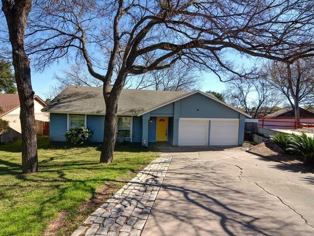 1807 Crooked Ln