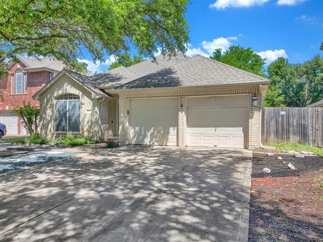 1807 Dapplegrey Ln