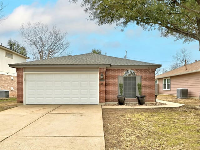 1807 Hollow Tree Blvd
