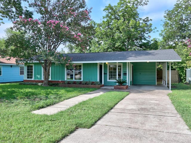 1807 W Saint Johns Ave