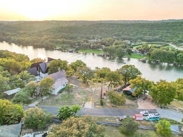 1808 Cliffwood Dr