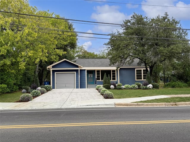 1808 E 38 1/2 St