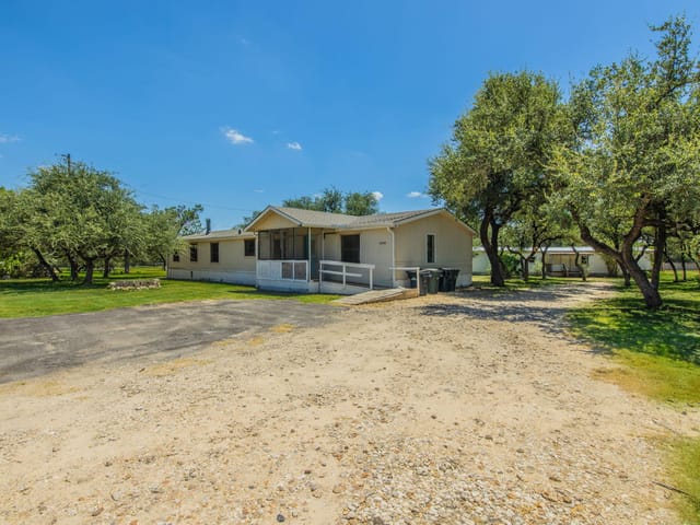 1808 Falcon Oaks DR