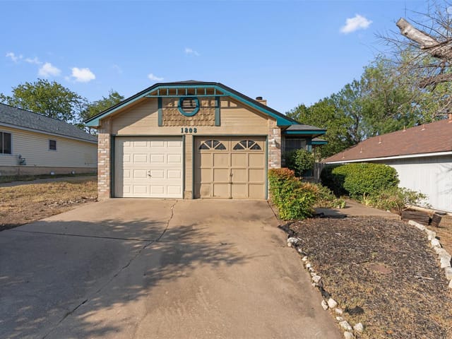 1808 Heatherglen Ln