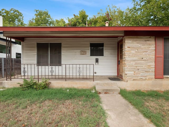 1808 Margaret St