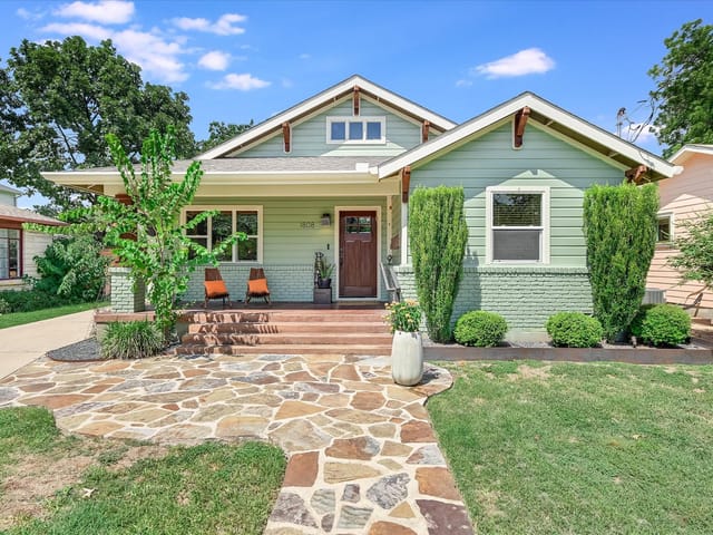 1808 W Saint Johns Ave