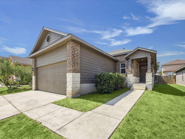 181  Lake Gln Dr