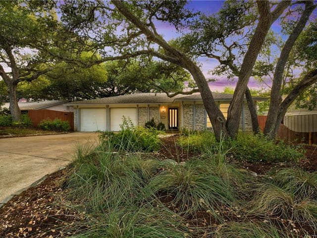 1810 Larchmont DR