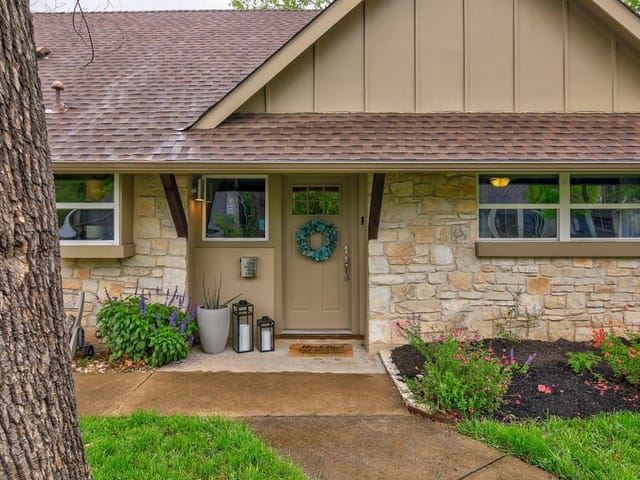 1810 Pompton Dr