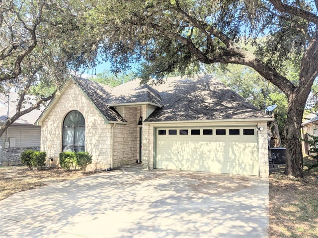 1810 Ramona CIR