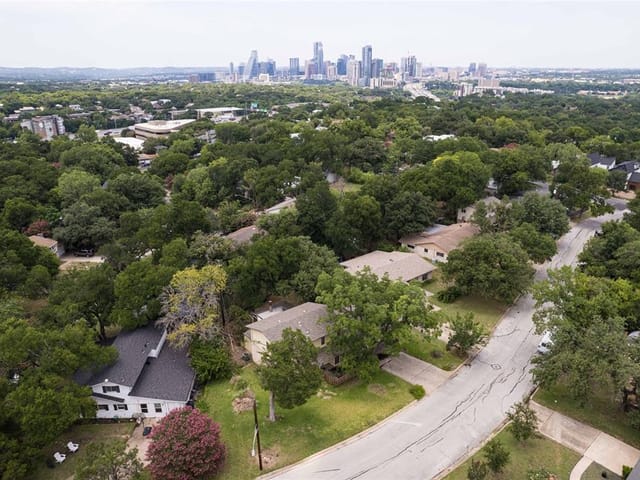 1810 Sylvan Dr